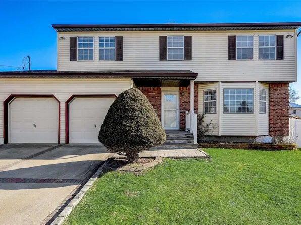 87 Smith Avenue, Holbrook, NY 11741