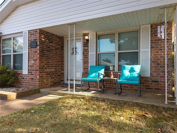 2nd image of 809 Darrin Dr