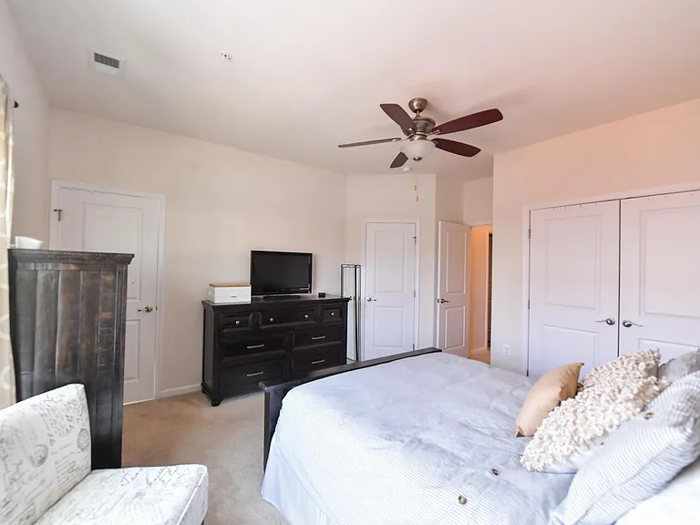 4644 Hudson St — Photo 15