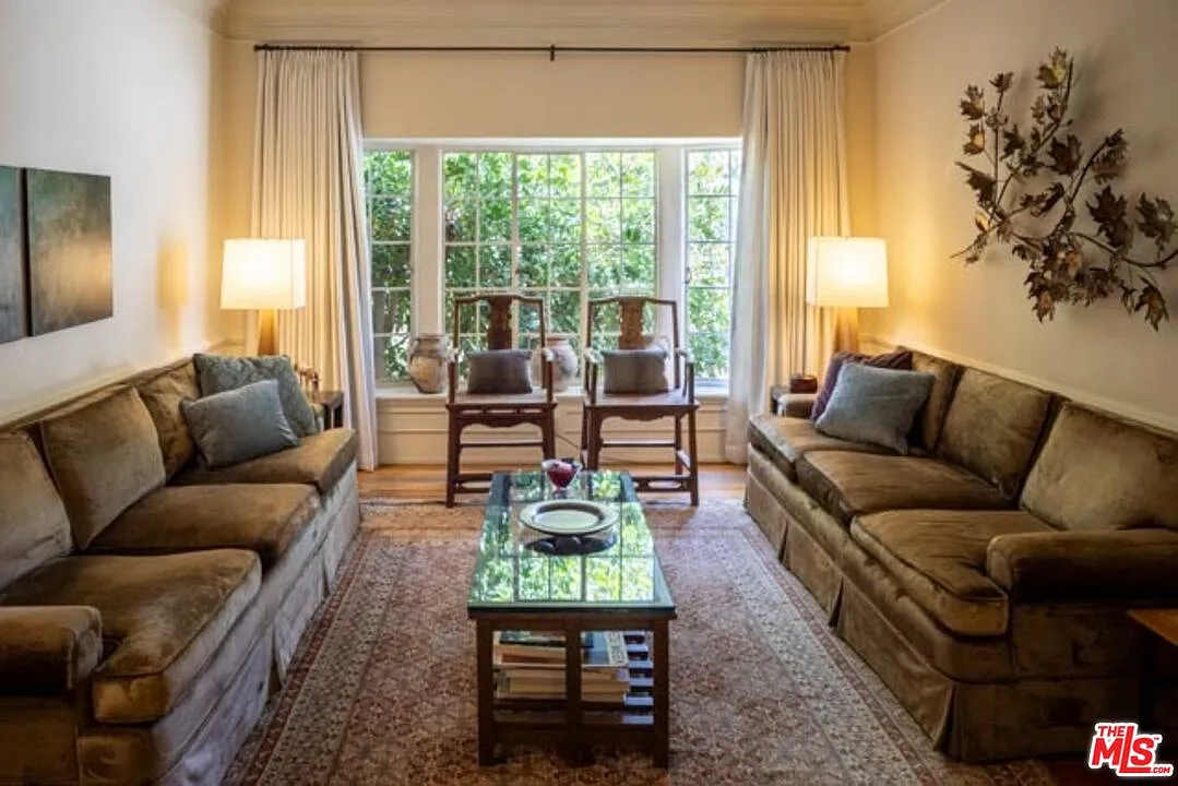 1 bed, 1.0 bath, 1300 sqft, $4,500 — Photo 2