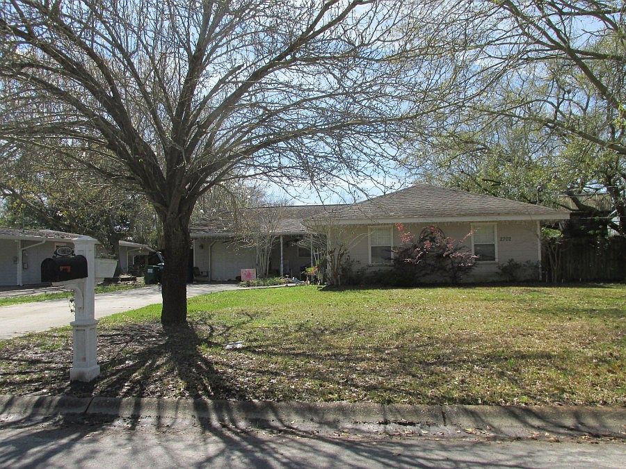 1st image of 2702 Pinewood Dr