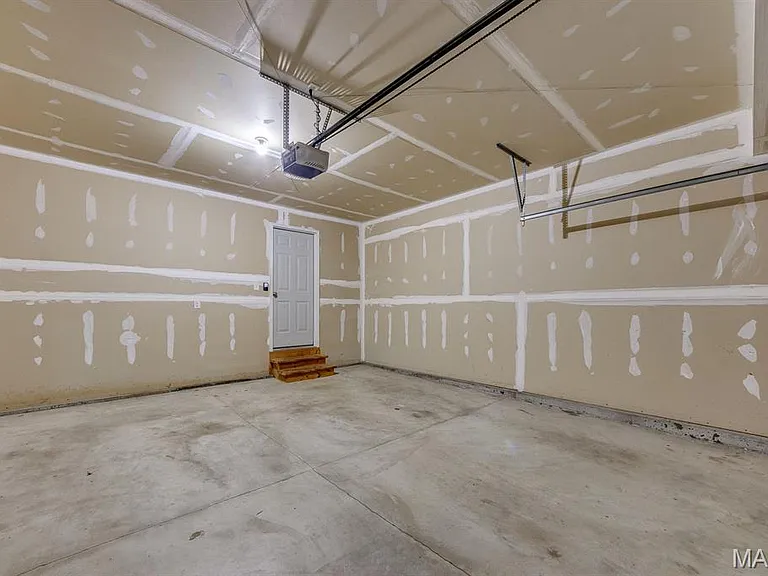 529 Parkgate Dr — Photo 36