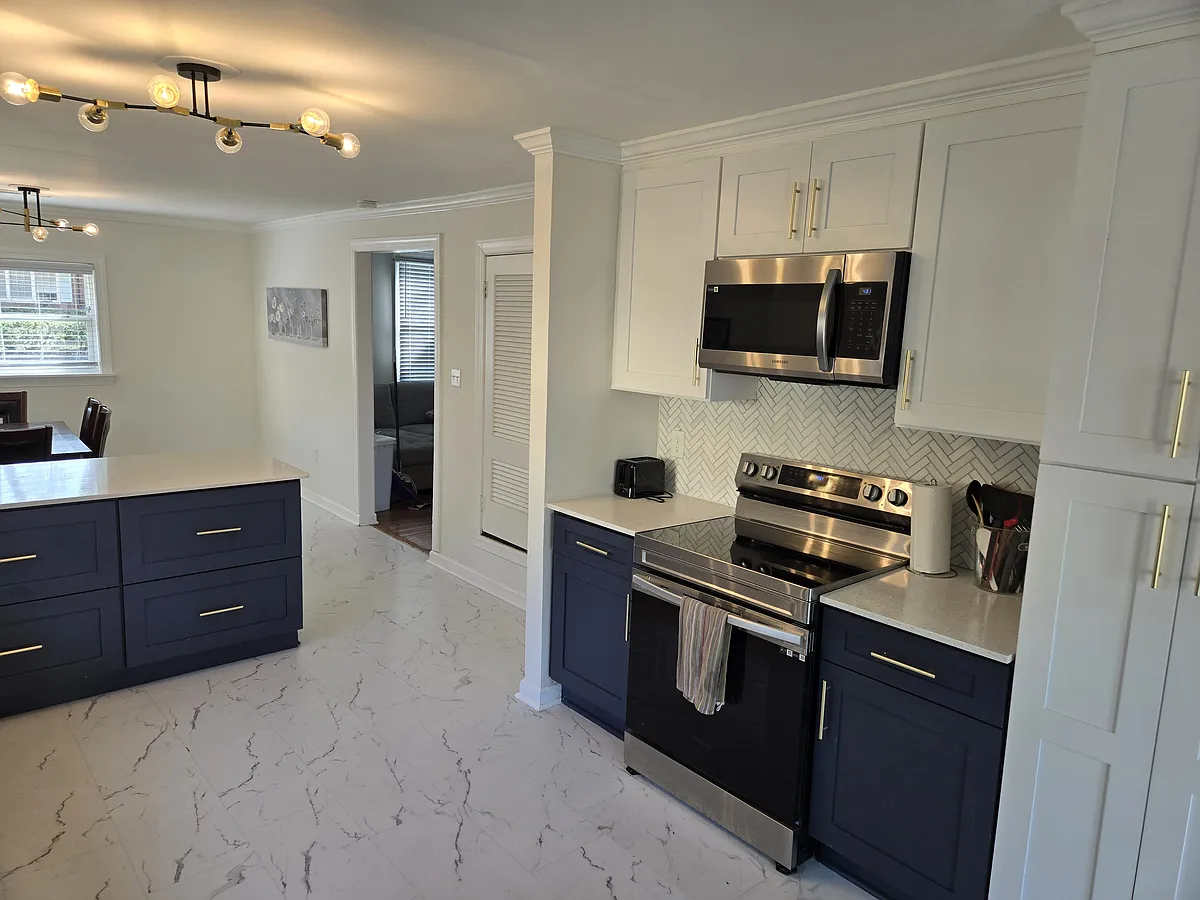 Recently remodeled kitchen - 1418 E 38th St