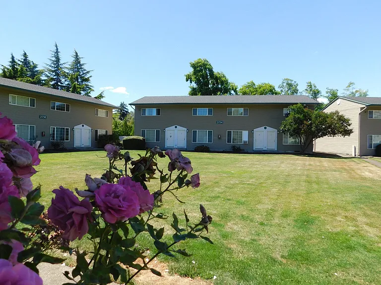 Lakeside Manor Townhomes — Photo 19