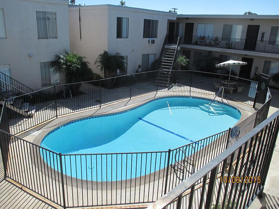 3330 30th St. Courtyard