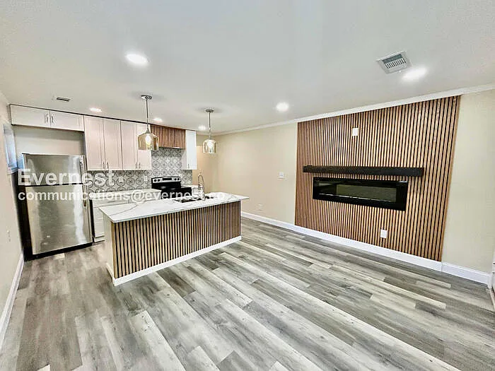 1000 Hill St SE #A — Photo 2