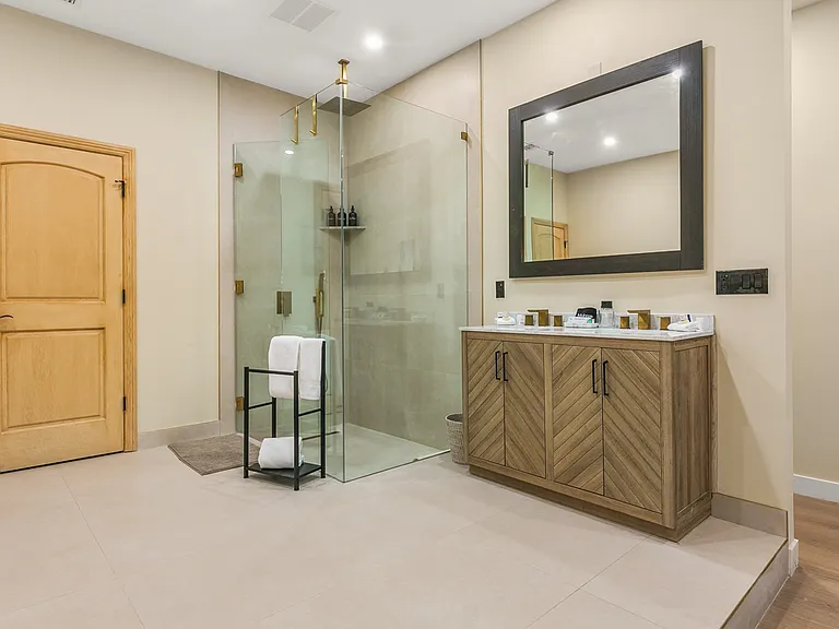 6635 Ben Ave — Photo 33
