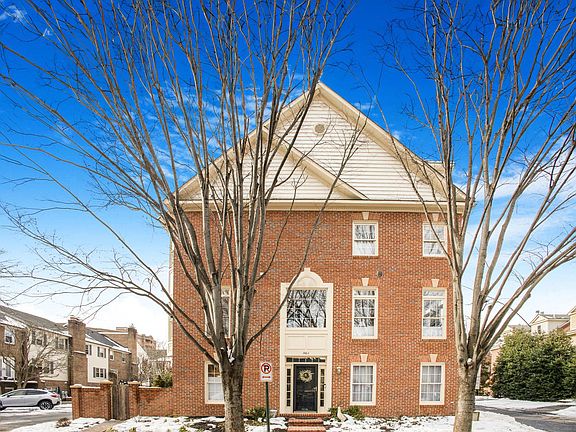 4th image of 1110 N Stafford St