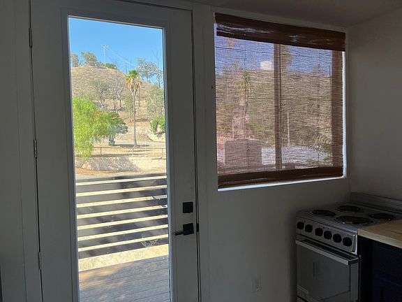 5th image of 17559 Ryan Ave