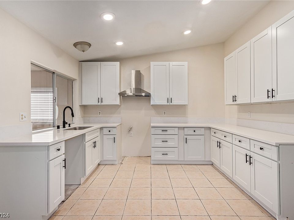 1st image of 317 Greenfield Ln