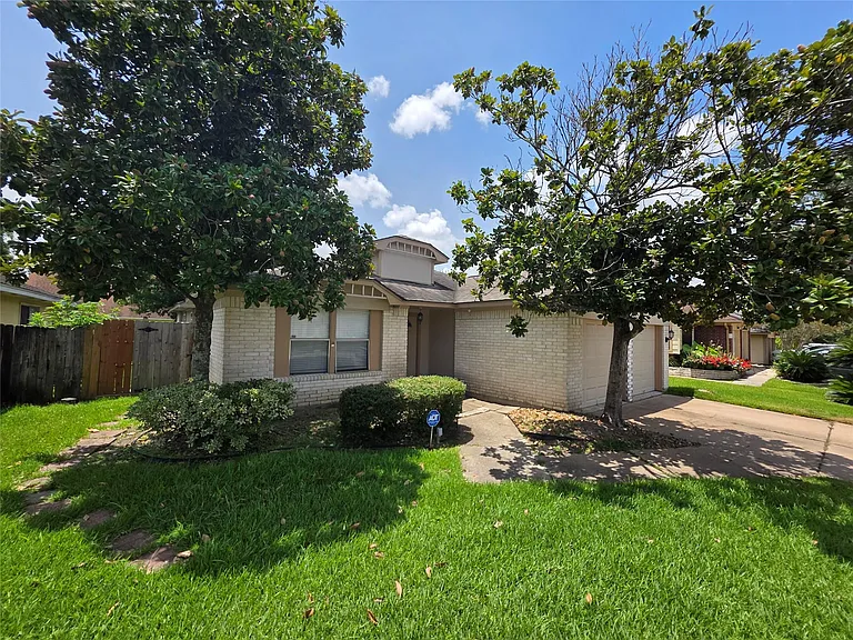 11634 Eaglewood Dr — Photo 2