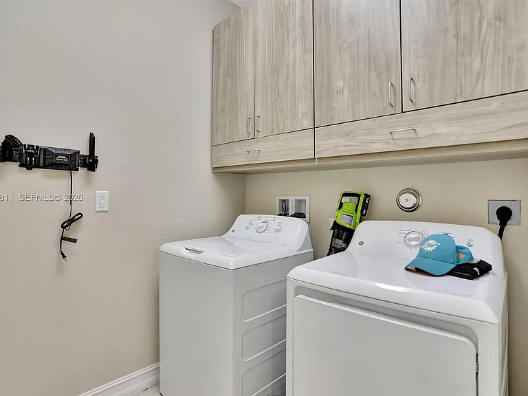 9517 Glider Way — Photo 40