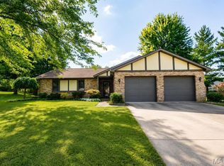 142 El Cerrito Dr, Belleville, IL 62221