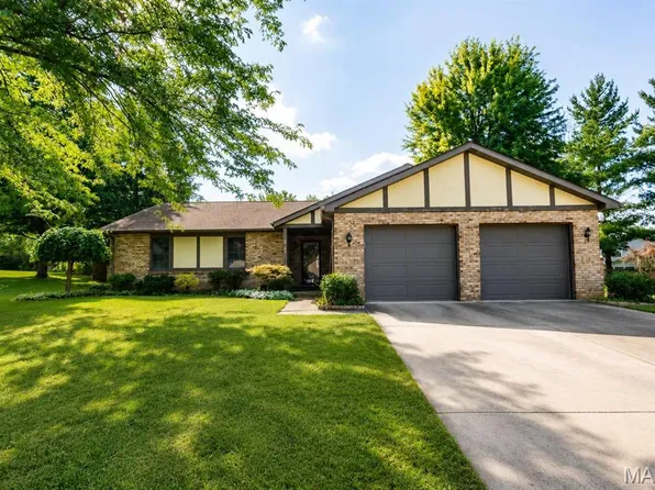 142 El Cerrito Dr, Belleville, IL 62221