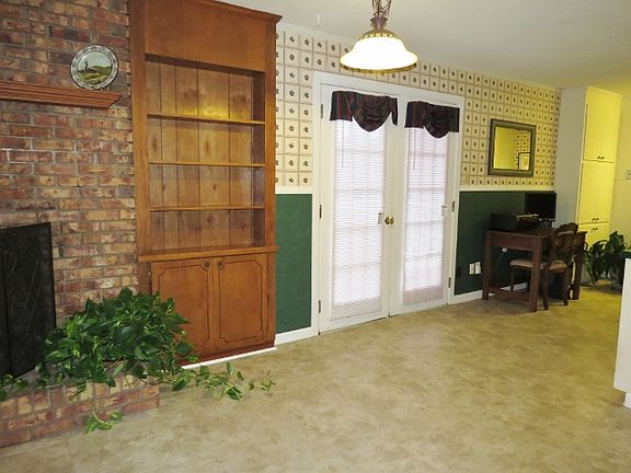 3rd image of 222 W Edison Dr
