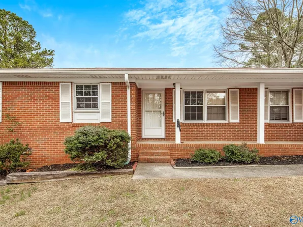 1818 Carson Ln NW, Huntsville, AL 35816