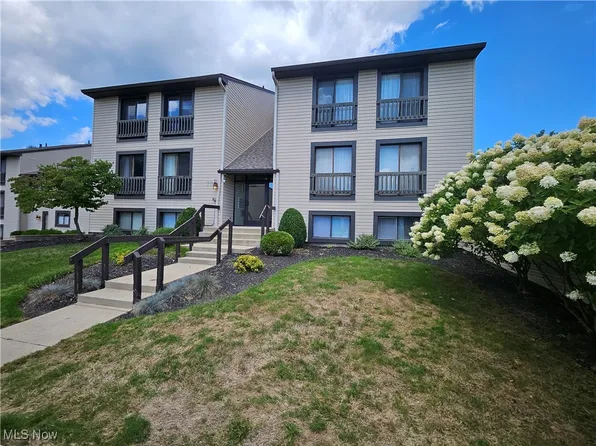 6290 Greenwood Pkwy APT 405, Sagamore Hills, OH 44067