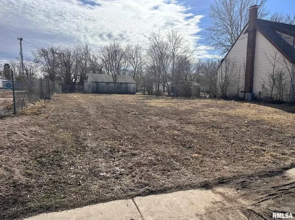 337 W Lafayette Ave, Jacksonville, IL 62650