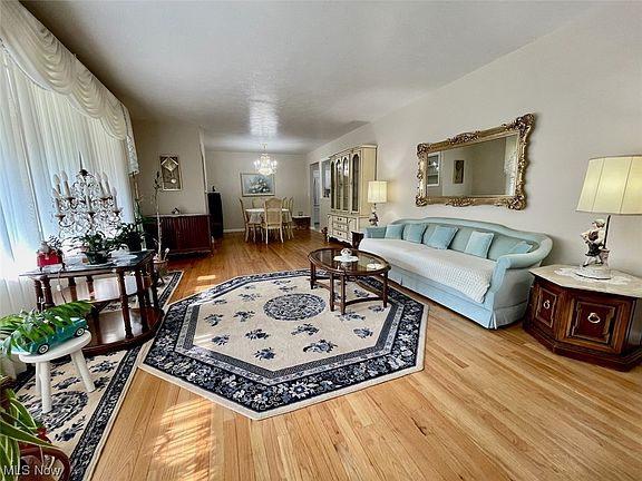 5th image of 7702 Wake Robin Dr