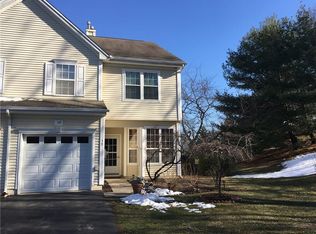 39 Tall Oaks Ct, Parlin, NJ 08859