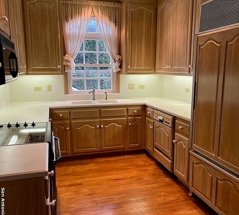 3rd image of 211 Tuxedo Ave
