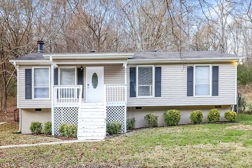 3 bed, 2.0 bath, 1161 sqft, $1,960 — Photo 1