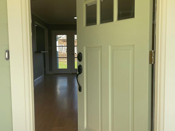 4th image of 220 Indio Dr