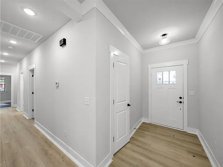 100 Selkirk Dr — Photo 9
