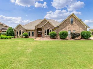 212 Flagstone Dr, Jackson, TN 38305
