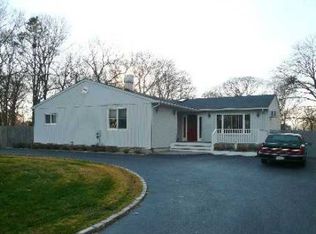 16 Maple Ave, Holbrook, NY 11741