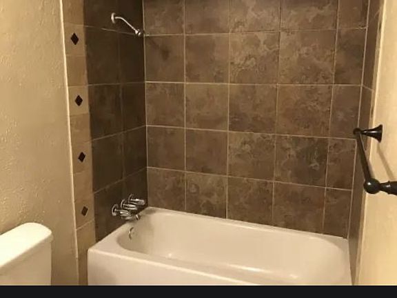 4th image of 5414 Discovery St E