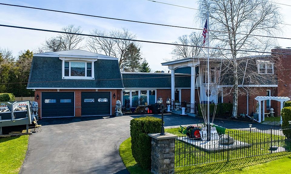 1st image of 6 Middlefield Pl