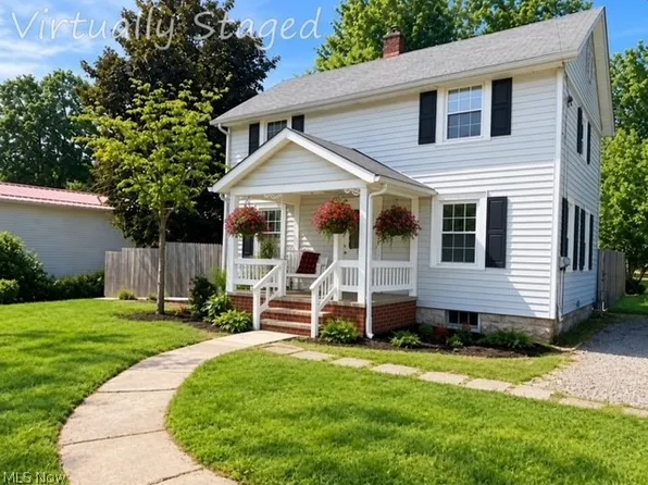 140 South St NW, Navarre, OH 44662