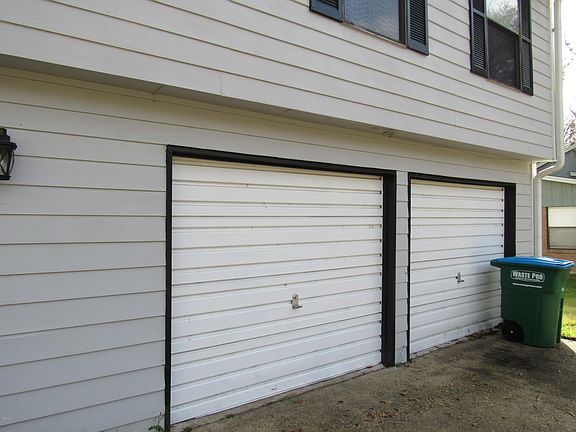 4th image of 20 Oaklawn Dr