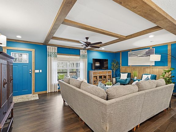 4th image of 621 High Lance Rd S