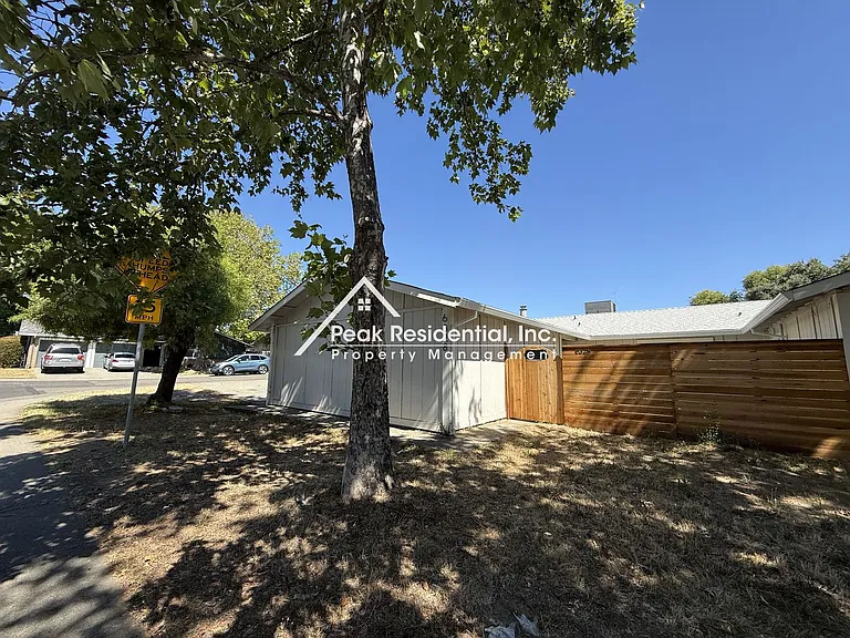 6328 Bonham Cir — Photo 4