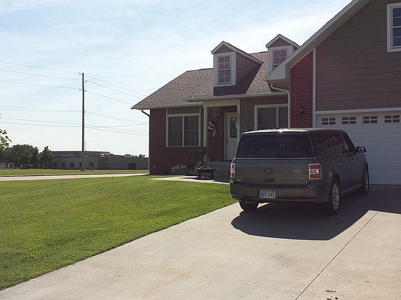 3rd image of 1901 Eisenhower Ct