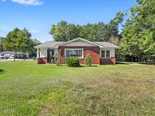 730 Dunbar Ave, Bay Saint Louis, MS 39520