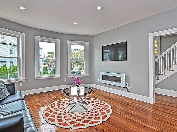 4th image of 4 Wentworth St