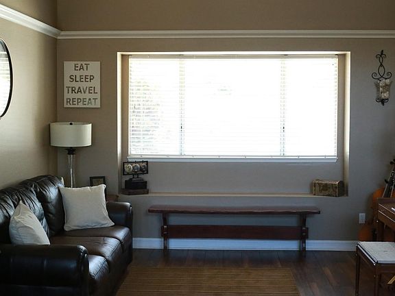 5th image of 9713 White Oak Dr