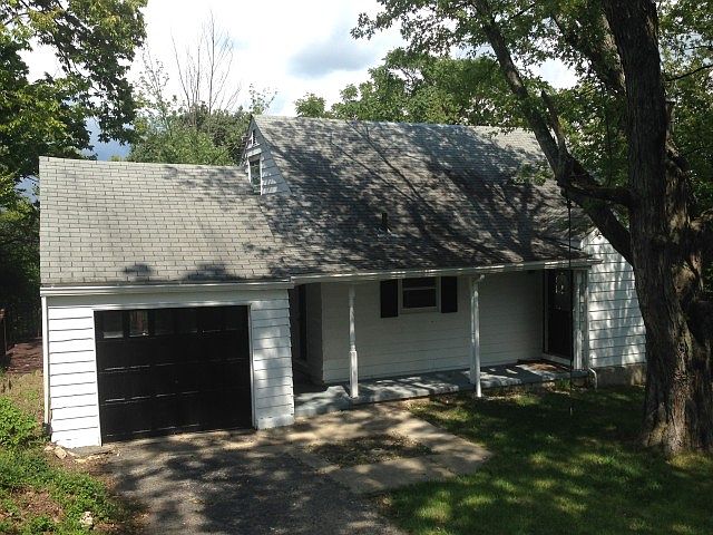 1st image of 409 Hyde Park Dr
