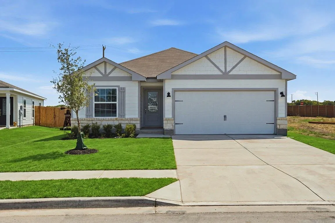 3 bed, 2.0 bath, 1530 sqft, $2,390 — Photo 1