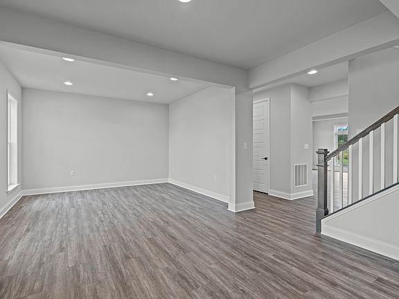 3rd image of 281 Moorefield St