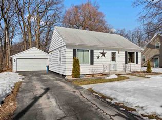 1018 Red Oak Ln, Appleton, WI 54915