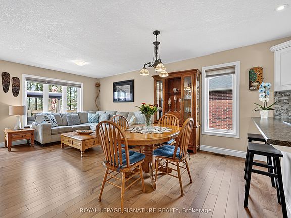 3rd image of 22 Hunter Ave