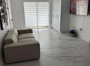 2415 NW 16th Street Rd APT 215, Miami, FL 33125