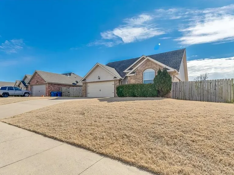 3105 Waterleaf Ave — Photo 2