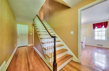 5th image of 388 Mountain Blvd