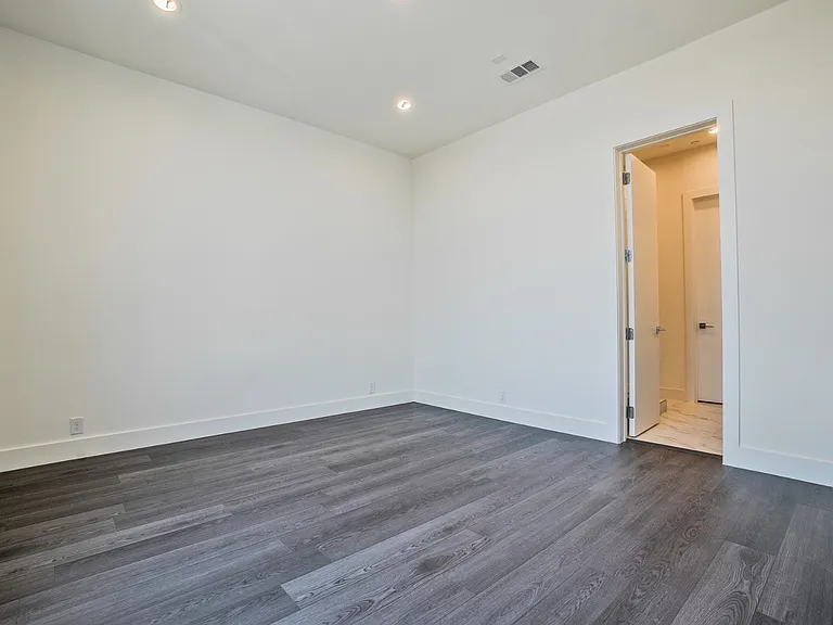 4322 Roseland Ave #9 — Photo 6