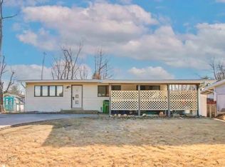 10818 Ridgecrest Dr, Saint Ann, MO 63074